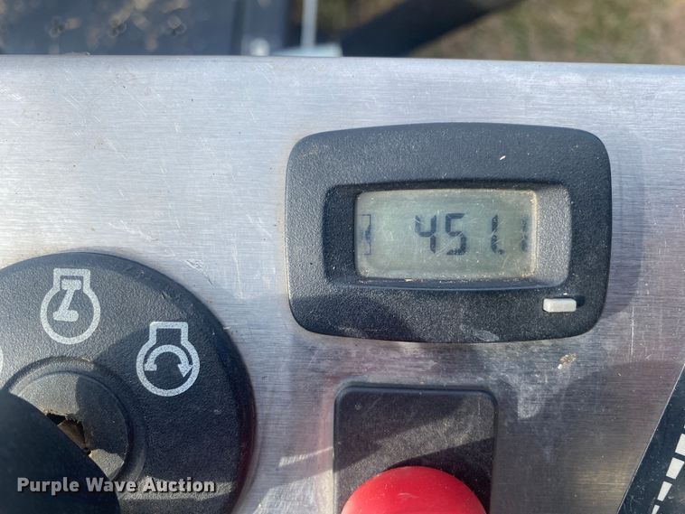 image for item IG9889 2016 Dixie Chopper Magnum HP  ZTR lawn mower