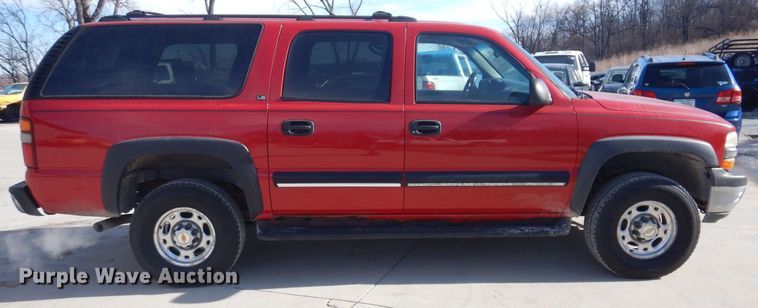 image for item IO9369 2001 Chevrolet Suburban 2500  SUV