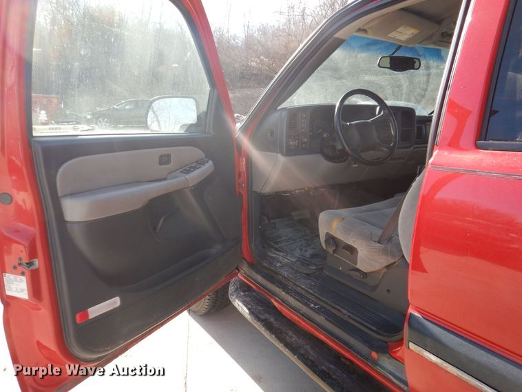 image for item IO9369 2001 Chevrolet Suburban 2500  SUV