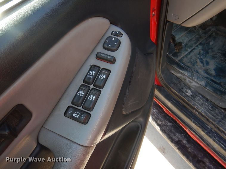 image for item IO9369 2001 Chevrolet Suburban 2500  SUV