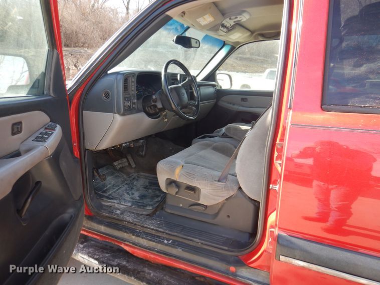 image for item IO9369 2001 Chevrolet Suburban 2500  SUV