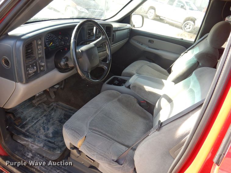 image for item IO9369 2001 Chevrolet Suburban 2500  SUV