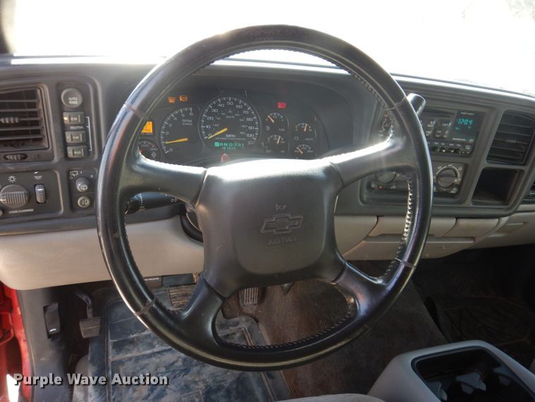 image for item IO9369 2001 Chevrolet Suburban 2500  SUV