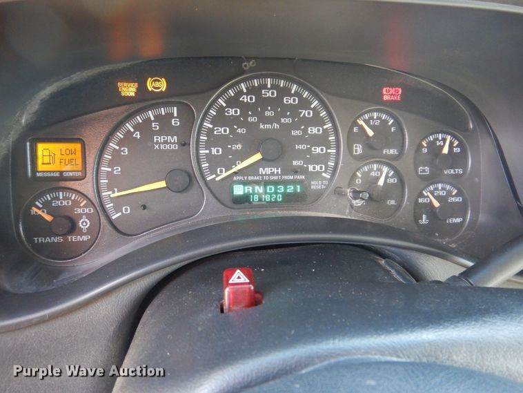 image for item IO9369 2001 Chevrolet Suburban 2500  SUV