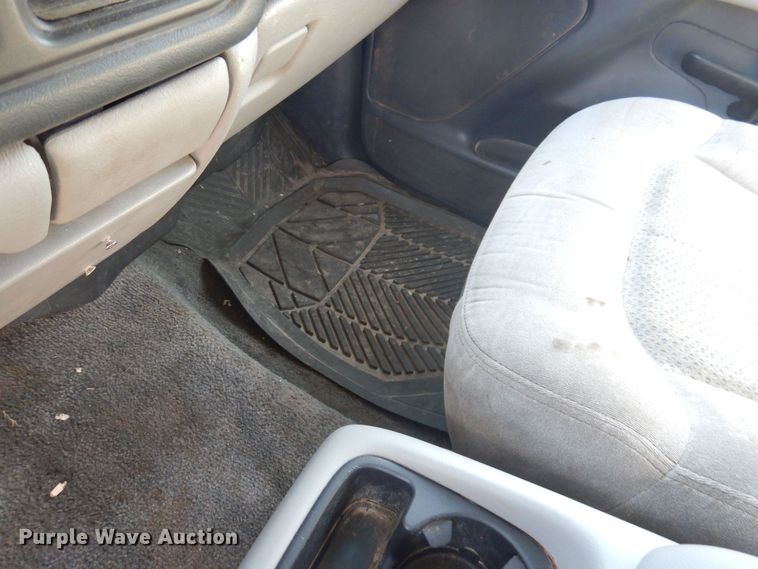 image for item IO9369 2001 Chevrolet Suburban 2500  SUV