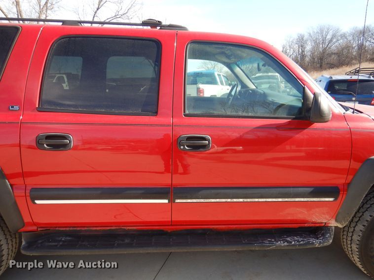 image for item IO9369 2001 Chevrolet Suburban 2500  SUV