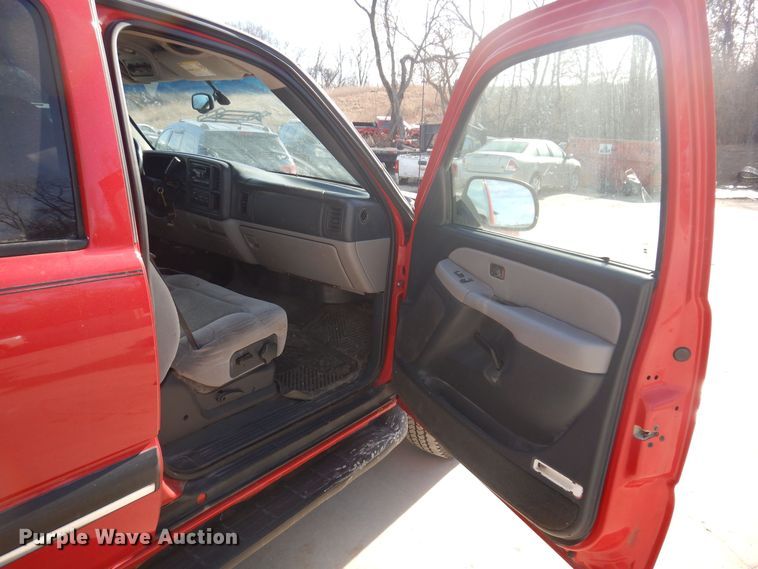 image for item IO9369 2001 Chevrolet Suburban 2500  SUV