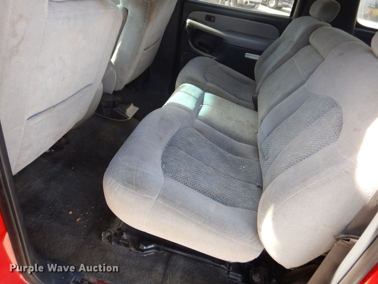 image for item IO9369 2001 Chevrolet Suburban 2500  SUV