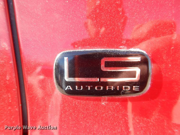 image for item IO9369 2001 Chevrolet Suburban 2500  SUV