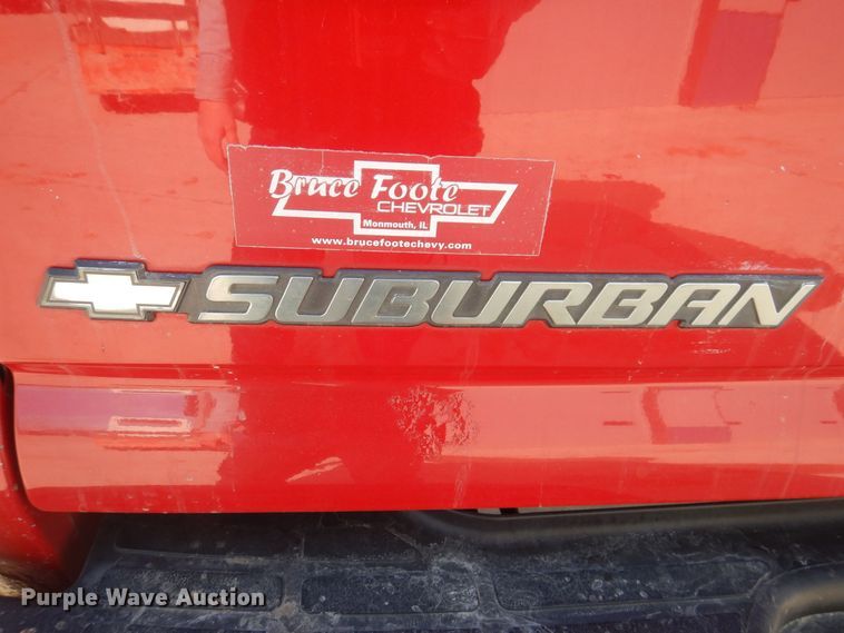 image for item IO9369 2001 Chevrolet Suburban 2500  SUV