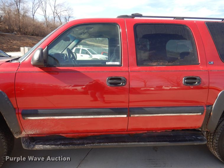 image for item IO9369 2001 Chevrolet Suburban 2500  SUV