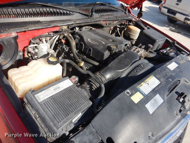 image for item IO9369 2001 Chevrolet Suburban 2500  SUV