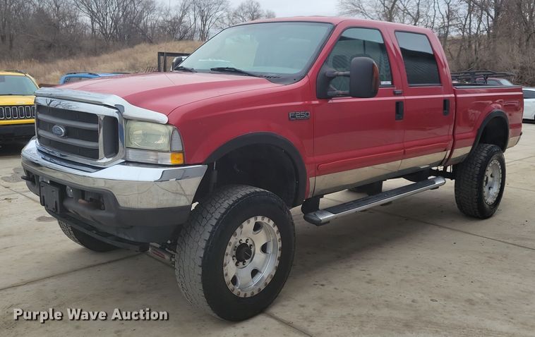 image for item IO9398 2004 Ford F250 Super Duty Lariat  Crew Cab pickup truck