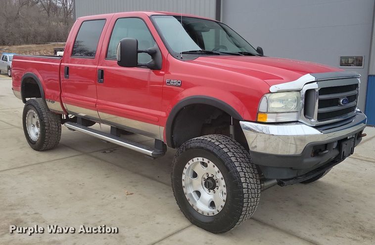 image for item IO9398 2004 Ford F250 Super Duty Lariat  Crew Cab pickup truck