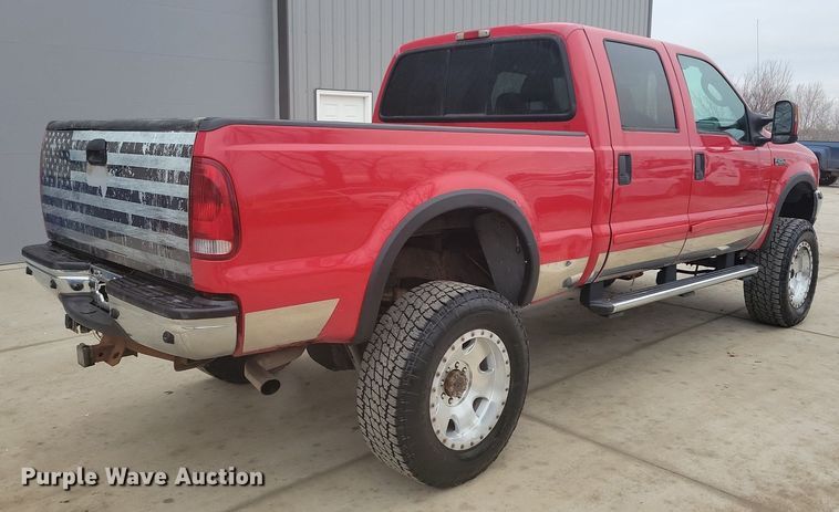 image for item IO9398 2004 Ford F250 Super Duty Lariat  Crew Cab pickup truck