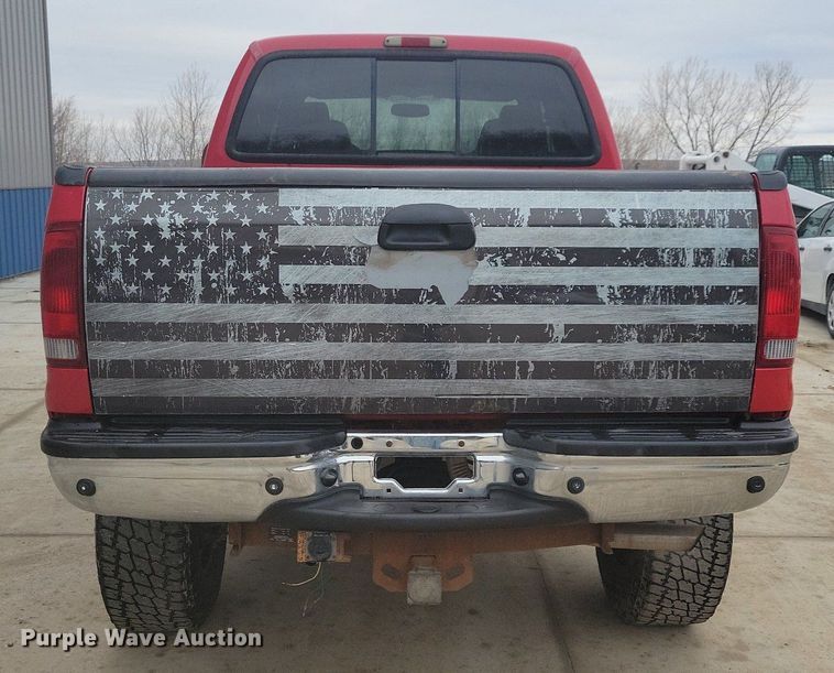 image for item IO9398 2004 Ford F250 Super Duty Lariat  Crew Cab pickup truck