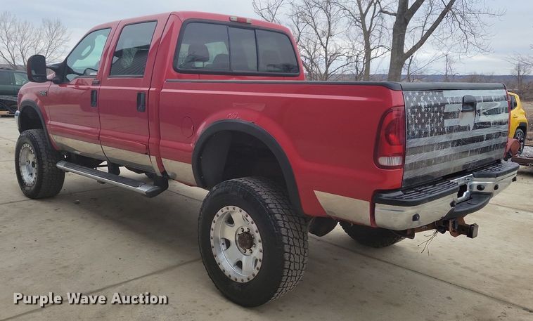 image for item IO9398 2004 Ford F250 Super Duty Lariat  Crew Cab pickup truck