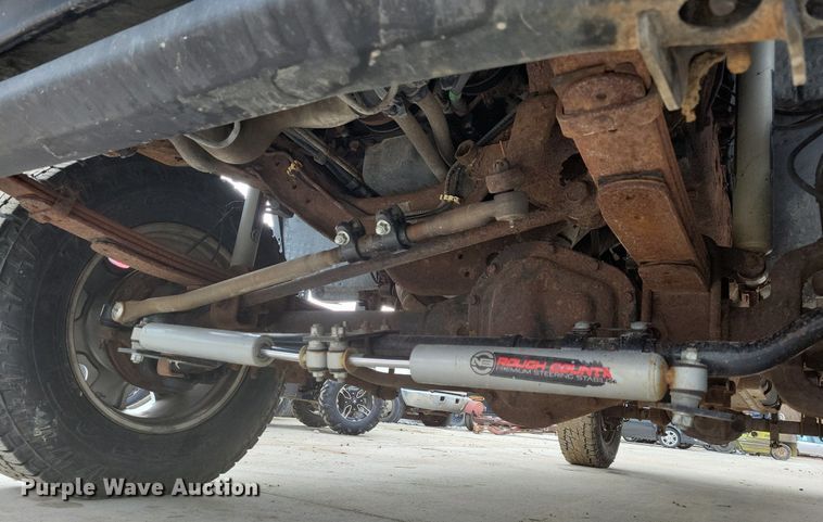 image for item IO9398 2004 Ford F250 Super Duty Lariat  Crew Cab pickup truck