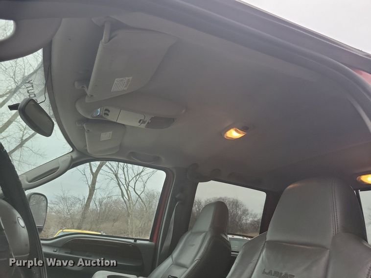 image for item IO9398 2004 Ford F250 Super Duty Lariat  Crew Cab pickup truck