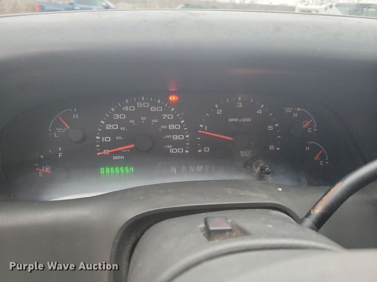 image for item IO9398 2004 Ford F250 Super Duty Lariat  Crew Cab pickup truck