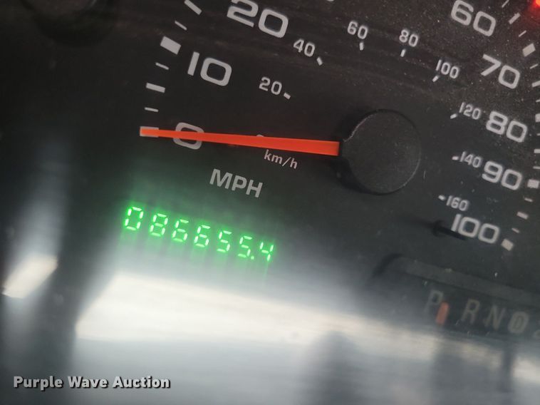 image for item IO9398 2004 Ford F250 Super Duty Lariat  Crew Cab pickup truck