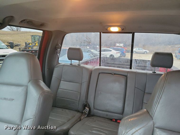 image for item IO9398 2004 Ford F250 Super Duty Lariat  Crew Cab pickup truck