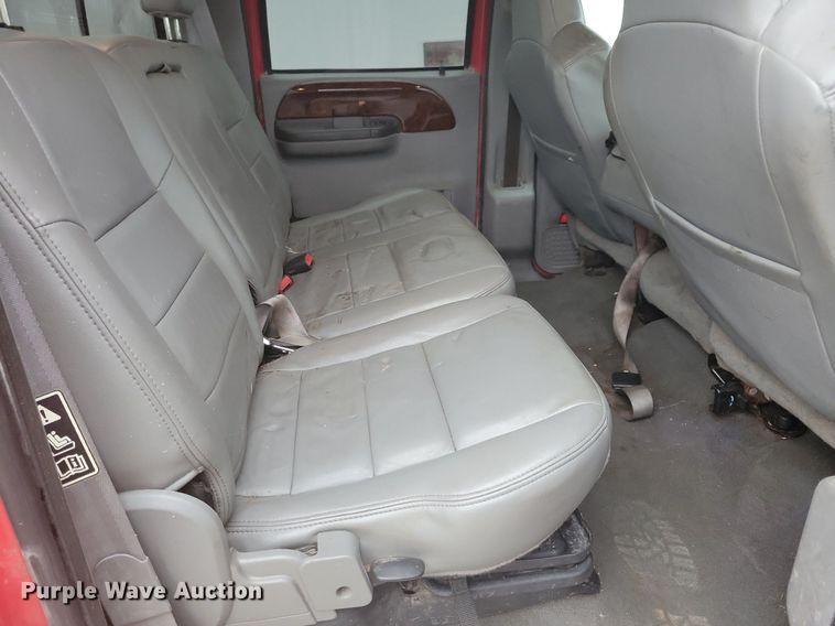 image for item IO9398 2004 Ford F250 Super Duty Lariat  Crew Cab pickup truck