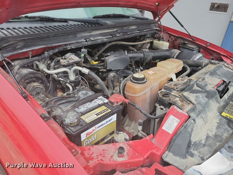 image for item IO9398 2004 Ford F250 Super Duty Lariat  Crew Cab pickup truck