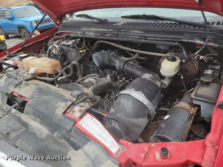 image for item IO9398 2004 Ford F250 Super Duty Lariat  Crew Cab pickup truck