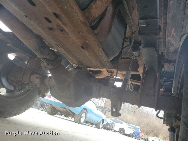 image for item IO9398 2004 Ford F250 Super Duty Lariat  Crew Cab pickup truck