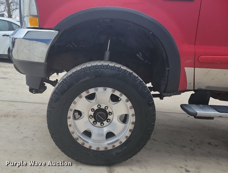 image for item IO9398 2004 Ford F250 Super Duty Lariat  Crew Cab pickup truck