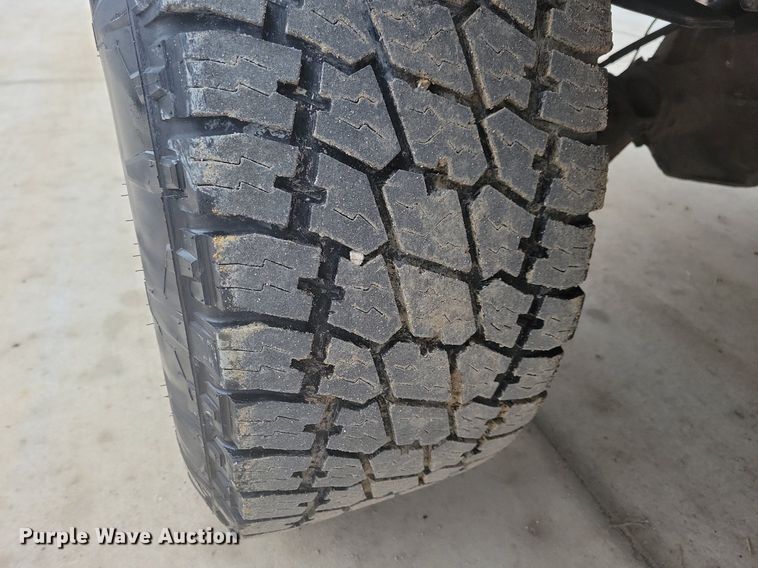 image for item IO9398 2004 Ford F250 Super Duty Lariat  Crew Cab pickup truck