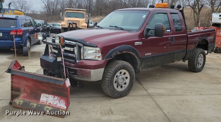 image for item IO9400 2005 Ford F250 Super Duty XLT  SuperCab pickup truck