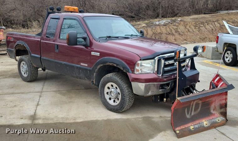 image for item IO9400 2005 Ford F250 Super Duty XLT  SuperCab pickup truck