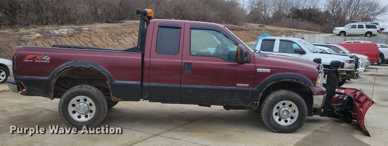image for item IO9400 2005 Ford F250 Super Duty XLT  SuperCab pickup truck