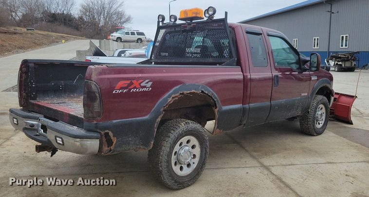 image for item IO9400 2005 Ford F250 Super Duty XLT  SuperCab pickup truck