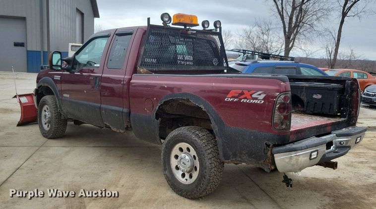 image for item IO9400 2005 Ford F250 Super Duty XLT  SuperCab pickup truck