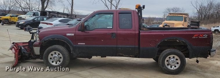 image for item IO9400 2005 Ford F250 Super Duty XLT  SuperCab pickup truck