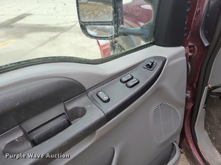 image for item IO9400 2005 Ford F250 Super Duty XLT  SuperCab pickup truck