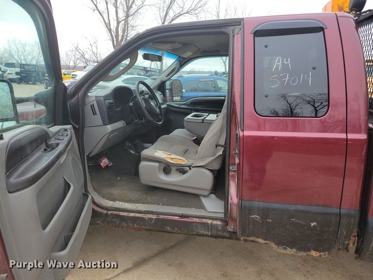 image for item IO9400 2005 Ford F250 Super Duty XLT  SuperCab pickup truck