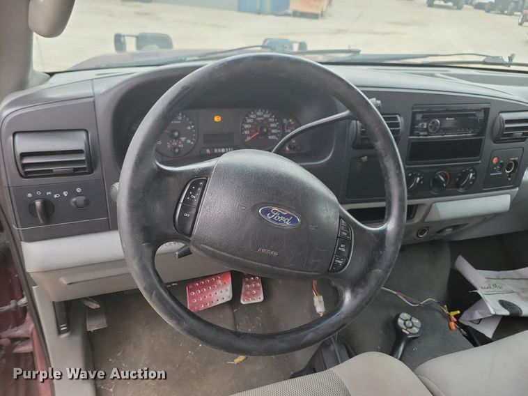 image for item IO9400 2005 Ford F250 Super Duty XLT  SuperCab pickup truck