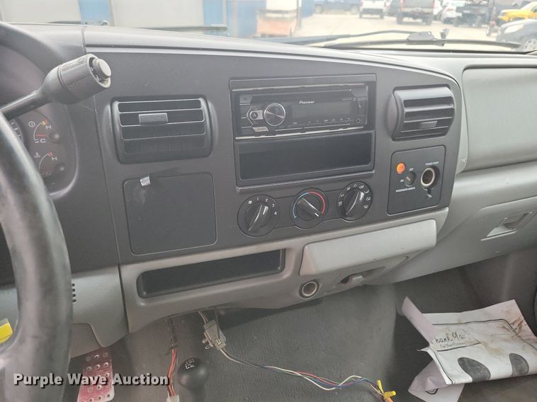 image for item IO9400 2005 Ford F250 Super Duty XLT  SuperCab pickup truck