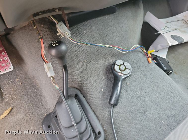 image for item IO9400 2005 Ford F250 Super Duty XLT  SuperCab pickup truck