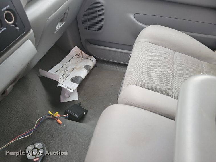 image for item IO9400 2005 Ford F250 Super Duty XLT  SuperCab pickup truck