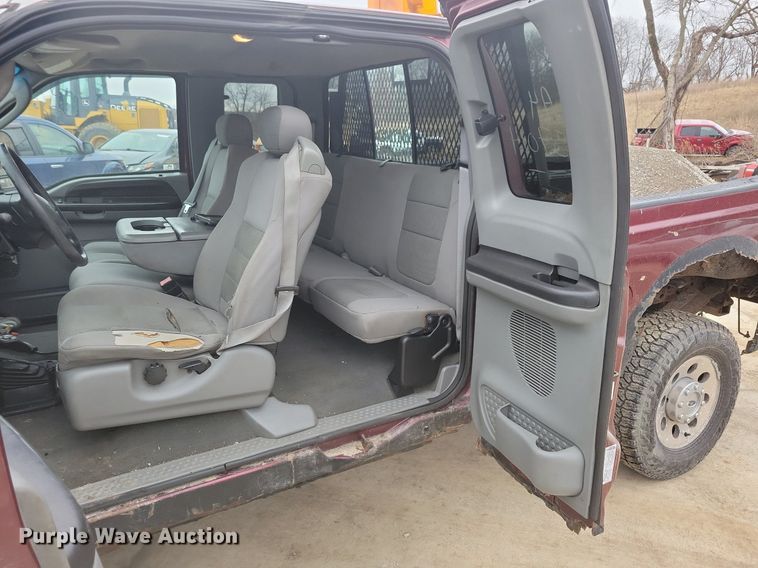 image for item IO9400 2005 Ford F250 Super Duty XLT  SuperCab pickup truck