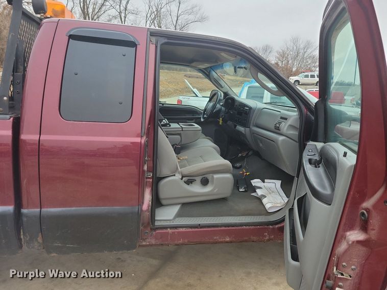 image for item IO9400 2005 Ford F250 Super Duty XLT  SuperCab pickup truck