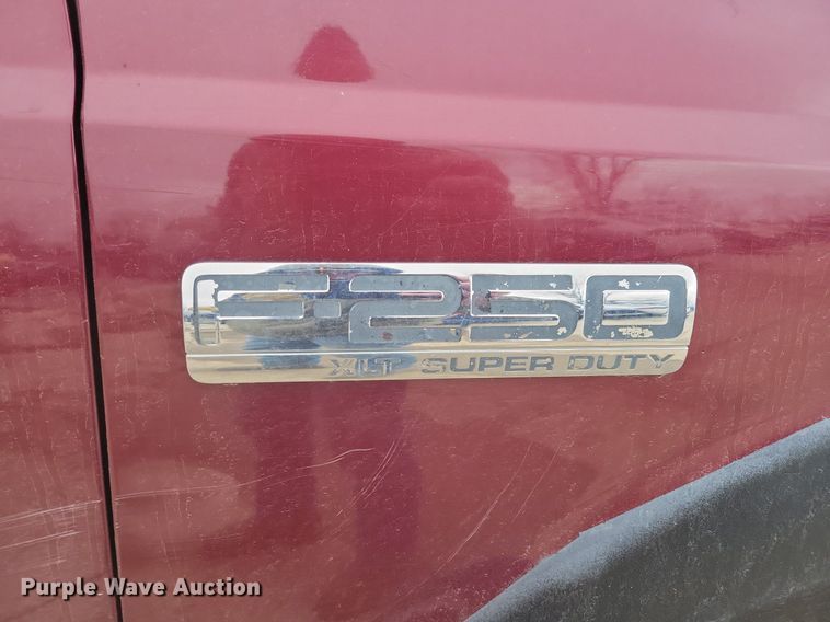 image for item IO9400 2005 Ford F250 Super Duty XLT  SuperCab pickup truck