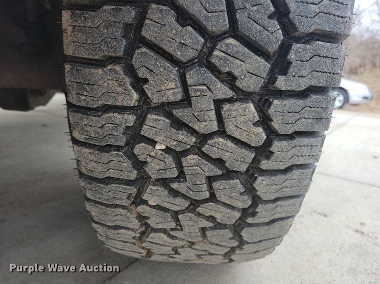 image for item IO9400 2005 Ford F250 Super Duty XLT  SuperCab pickup truck