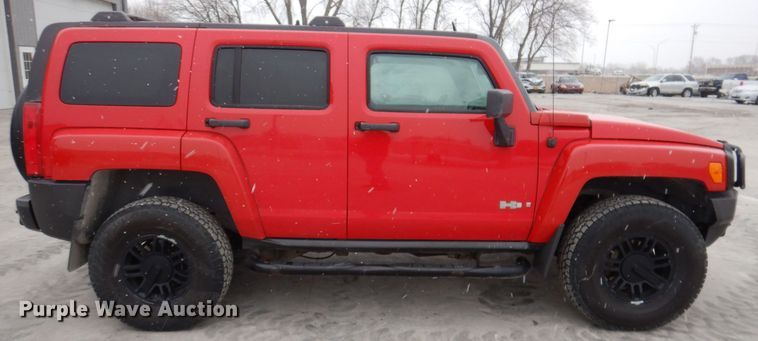 image for item IO9402 2006 Hummer H3  SUV
