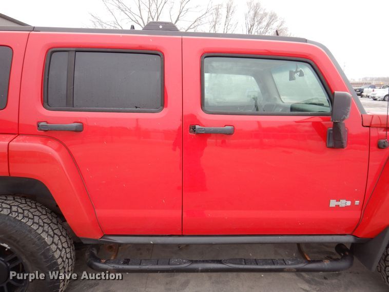 image for item IO9402 2006 Hummer H3  SUV